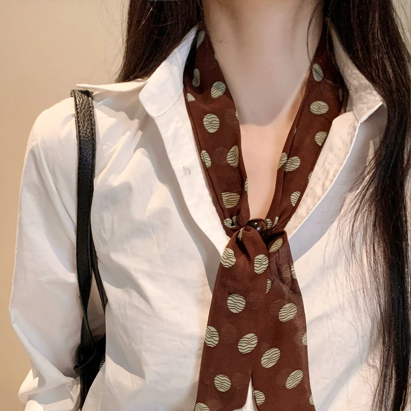Retro Maillard Brown Floral Scarf Fashionable Old Money Style Light Luxury High-Grade Temperament Small Square Towel Lazy Scarf
Retro Maillard Brown Floral Scarf Fashionable Old Money Style Light Luxury High-Grade Temperament Small Square Towel Lazy Scarf