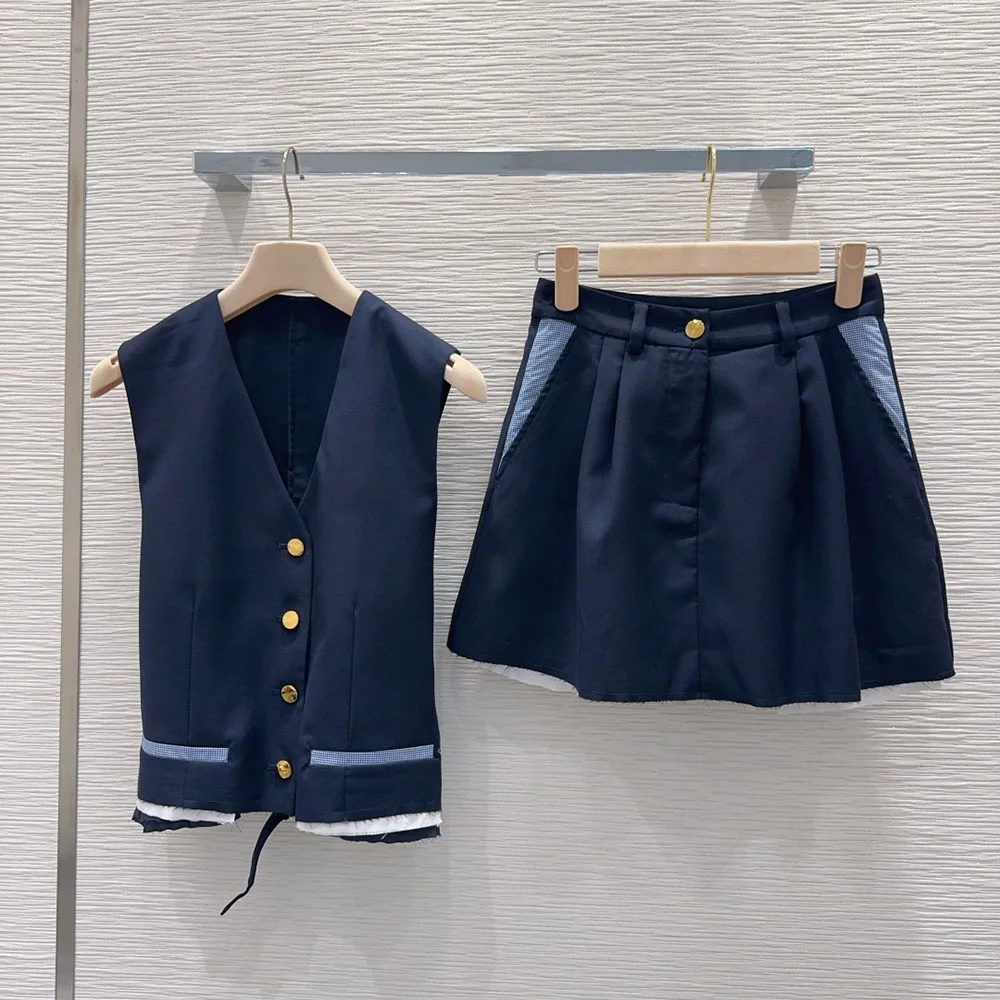 High-quality 2026 new women's casual sleeveless V-neck top and short skirt set, a fashionable office outfit xy2642048
High-quality 2026 new women's casual sleeveless V-neck top and short skirt set, a fashionable office outfit xy2642048