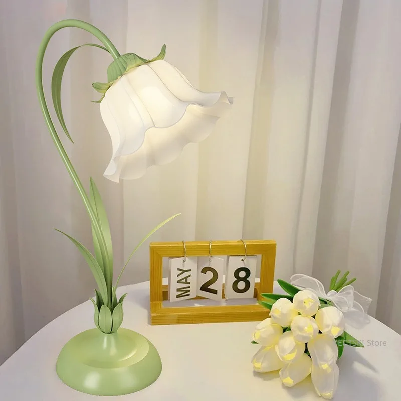 French countryside creative lily of the valley flower table lamp, warm atmosphere, bedroom bedside minimalist desk lamp
French countryside creative lily of the valley flower table lamp, warm atmosphere, bedroom bedside minimalist desk lamp
