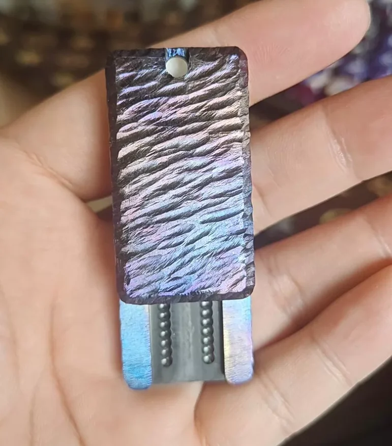Used EDC Nine Hand Zirconium Dingding Wind Knife Stone Pattern Carving and Baking Color fidget slider decompression toy
Used EDC Nine Hand Zirconium Dingding Wind Knife Stone Pattern Carving and Baking Color fidget slider decompression toy