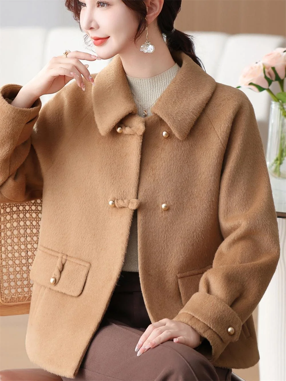 Новая китайская утепленная осенне-зимняя верхняя одежда для женщин среднего возраста: повседневная, удобная, модная одежда для мам
Новая китайская утепленная осенне-зимняя верхняя одежда для женщин среднего возраста: повседневная, удобная, модная одежда для мам