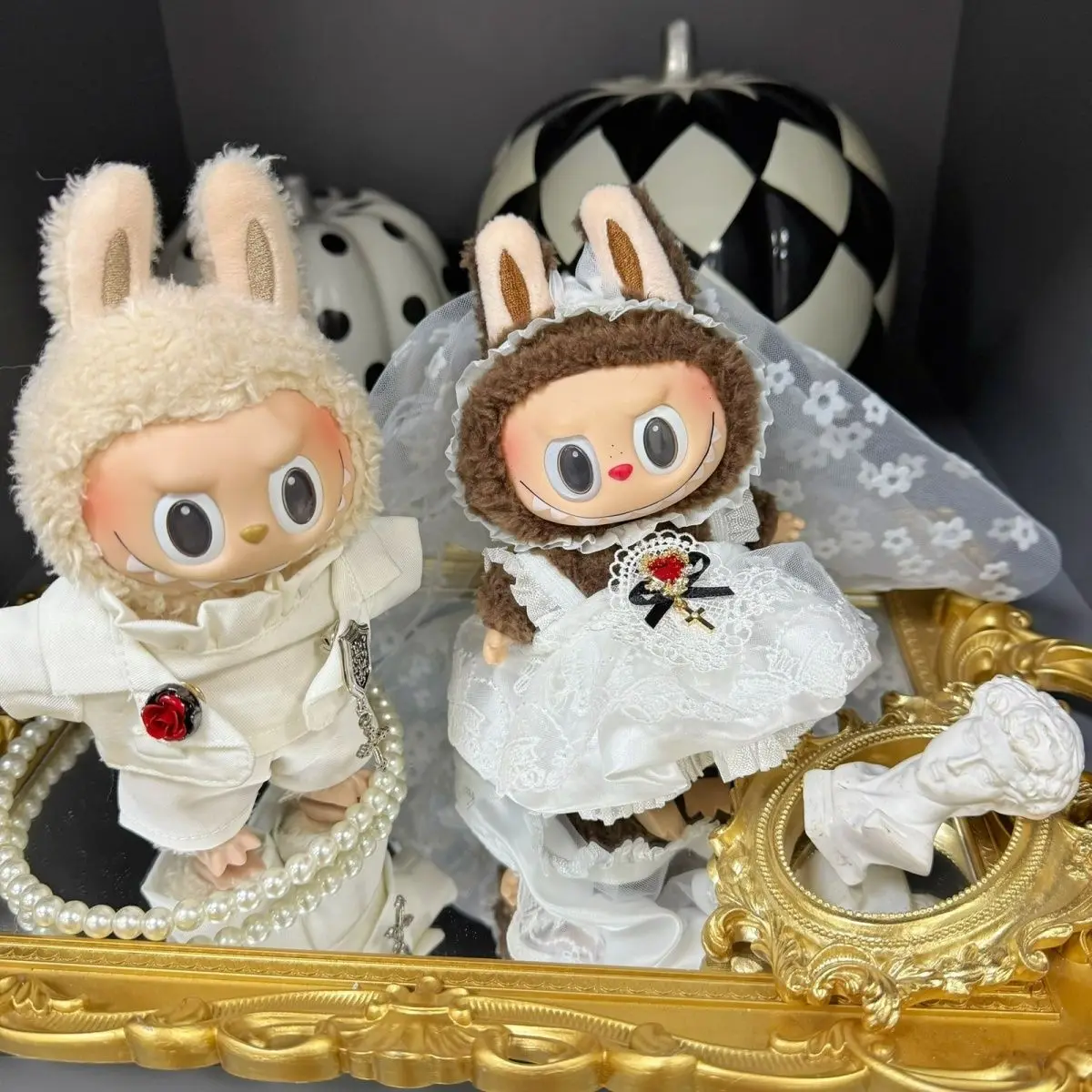 17cm Labubu Doll Outfits Designer Luxury White Labubu Doll Clothes Lovers Marry Set Plush Toys Clothes Labubu Doll Accessories
17cm Labubu Doll Outfits Designer Luxury White Labubu Doll Clothes Lovers Marry Set Plush Toys Clothes Labubu Doll Accessories