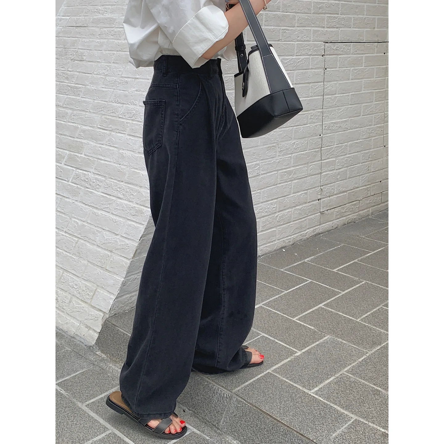 Black Lyocell Cool Feeling Jeans for Women's Summer Thin Breathable Loose Straight Leg Tencel Wide Leg Jeans
Black Lyocell Cool Feeling Jeans for Women's Summer Thin Breathable Loose Straight Leg Tencel Wide Leg Jeans