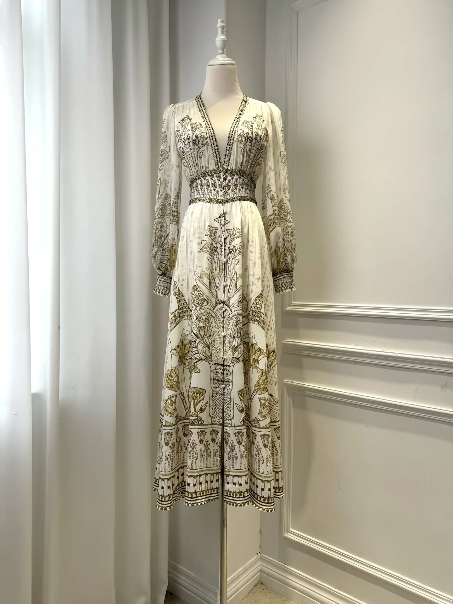 Ladies Positioning Flower Print Maxi Dress 2025 New Crystal Beaded V-Neck Long Sleeve Single Breasted Vintage 100% Silk Robe
Ladies Positioning Flower Print Maxi Dress 2025 New Crystal Beaded V-Neck Long Sleeve Single Breasted Vintage 100% Silk Robe