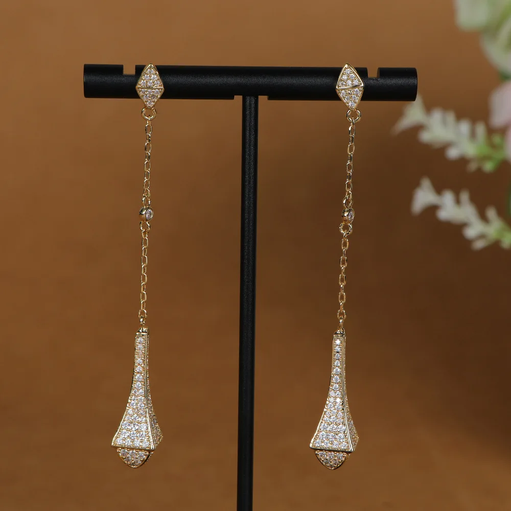 HIBRIDE New Light Luxury High Sense Jewelry Long White Tassel Pagoda Earrings for Festival Prom Travel Daily Gift Dress E301
HIBRIDE New Light Luxury High Sense Jewelry Long White Tassel Pagoda Earrings for Festival Prom Travel Daily Gift Dress E301