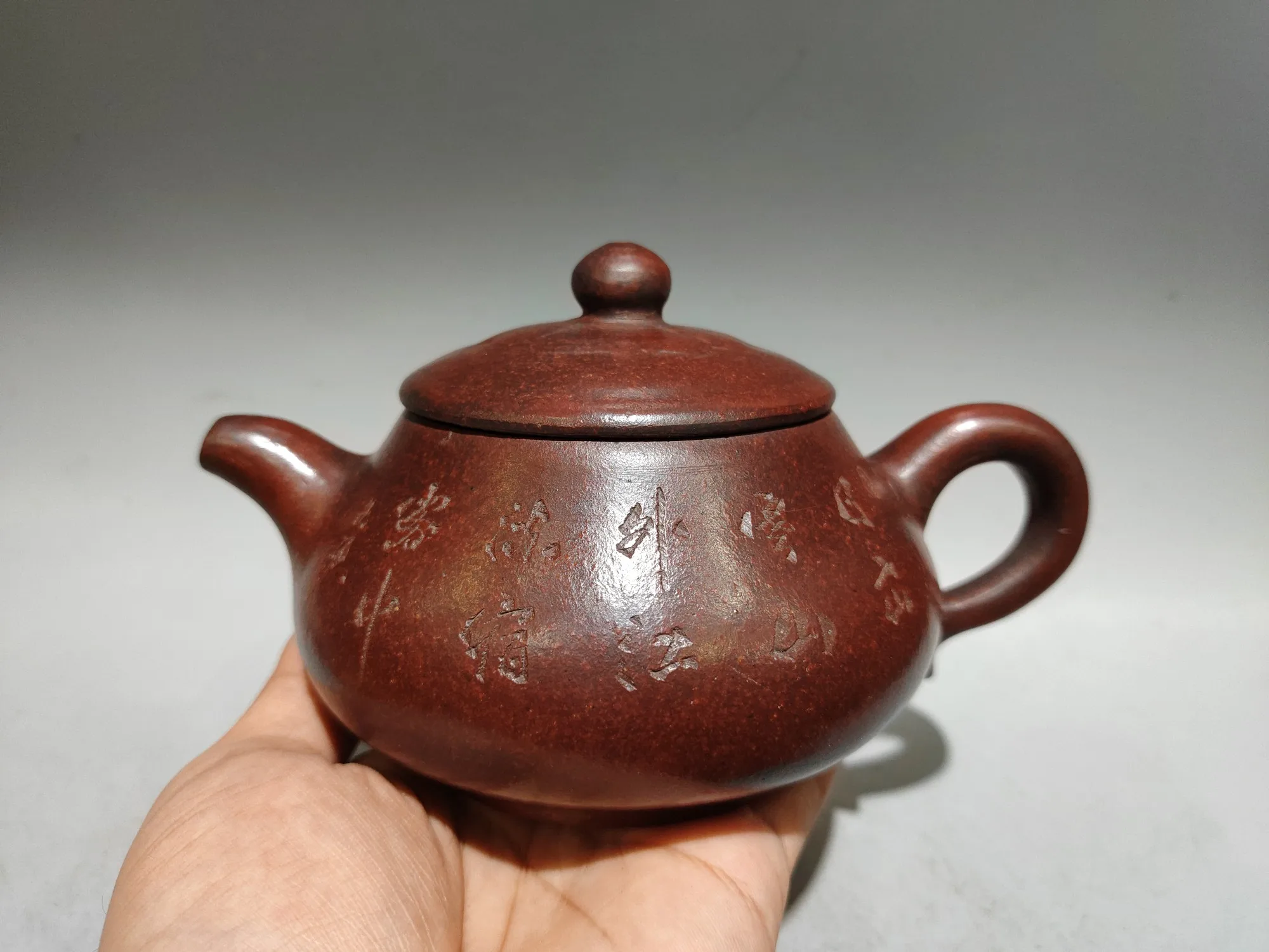 JiangSu Yingxing redware ceramic tea-pot Engraved poetry and patterns Water chestnut flat pot Teapot Kettle Flagon Tea Ceremony
JiangSu Yingxing redware ceramic tea-pot Engraved poetry and patterns Water chestnut flat pot Teapot Kettle Flagon Tea Ceremony