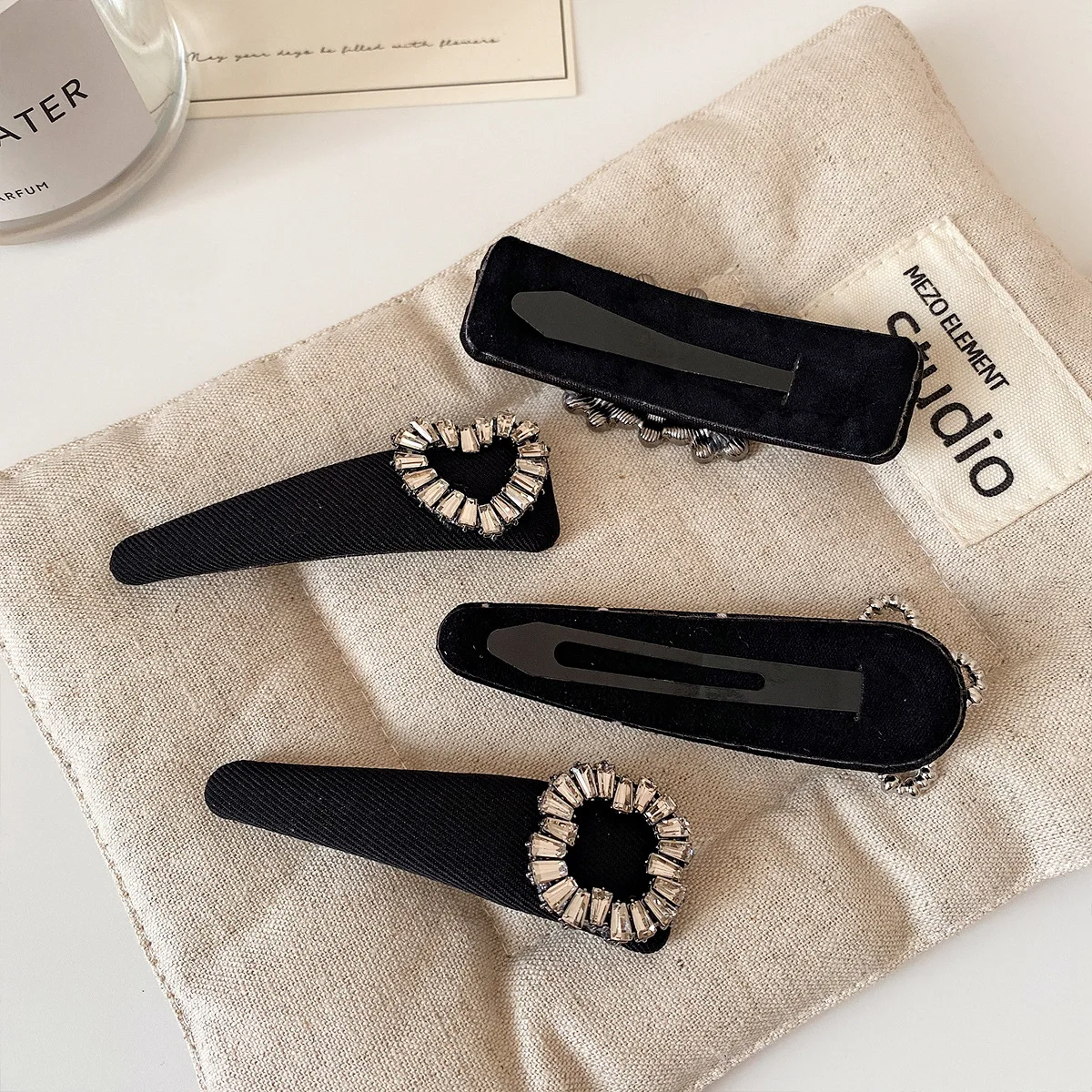 Crystal Flower Hair Clip for Women Korean Polka Dot Rhinestone Teardrop BB Clip for Thin Hair Fairy Style Spring Daily Hair
Crystal Flower Hair Clip for Women Korean Polka Dot Rhinestone Teardrop BB Clip for Thin Hair Fairy Style Spring Daily Hair
