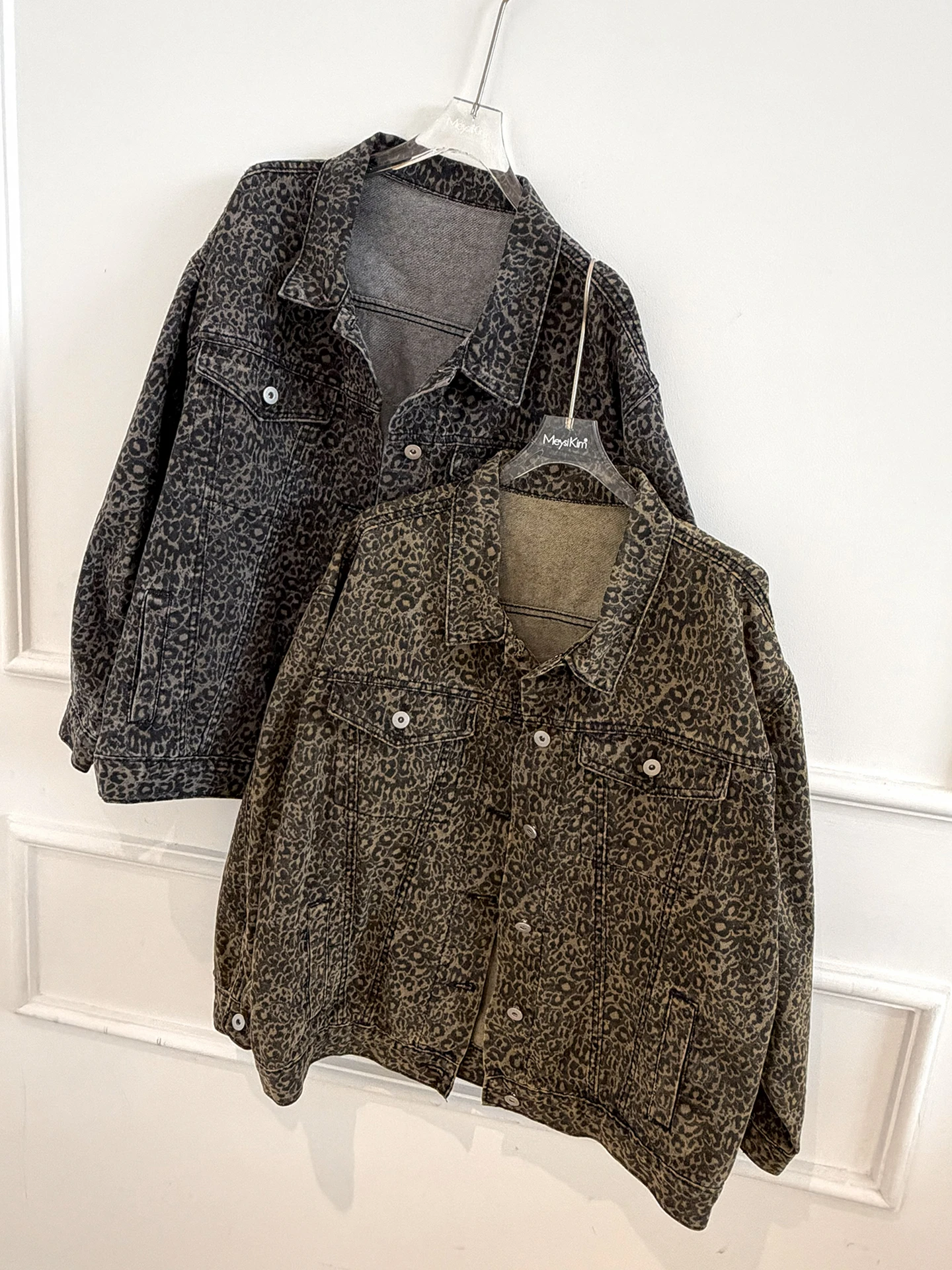 Original Meysikim Leopard Print Denim Jacket Women's Fashion Outerwear Casual Style Long Sleeve Cotton Button Closure ME1064
Original Meysikim Leopard Print Denim Jacket Women's Fashion Outerwear Casual Style Long Sleeve Cotton Button Closure ME1064