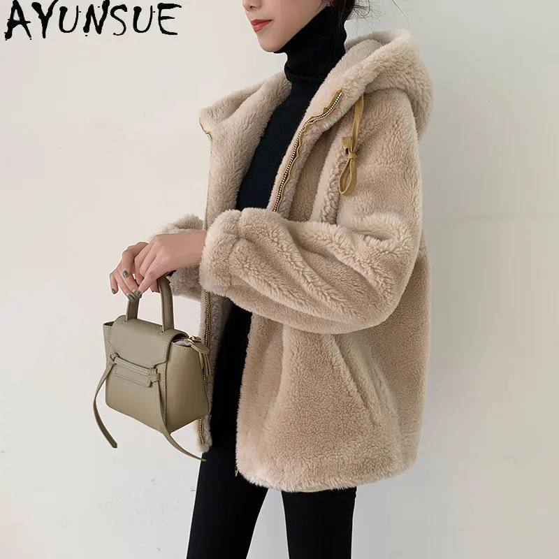 AYUNSUE New 2023 Winter Sheep Shearing Jacket Women Hooded Fur Coats for Women Casual Loose Wool Jackets Women Fur Coat Casaco
AYUNSUE New 2023 Winter Sheep Shearing Jacket Women Hooded Fur Coats for Women Casual Loose Wool Jackets Women Fur Coat Casaco