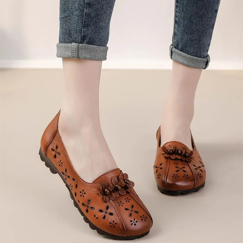 2025 верхняя обувь из воловьей кожи с цветочным узором ручной работы, женская обувь на плоской подошве, весна-лето, полые кожаные сандалии, дышащие приливы
2025 верхняя обувь из воловьей кожи с цветочным узором ручной работы, женская обувь на плоской подошве, весна-лето, полые кожаные сандалии, дышащие приливы