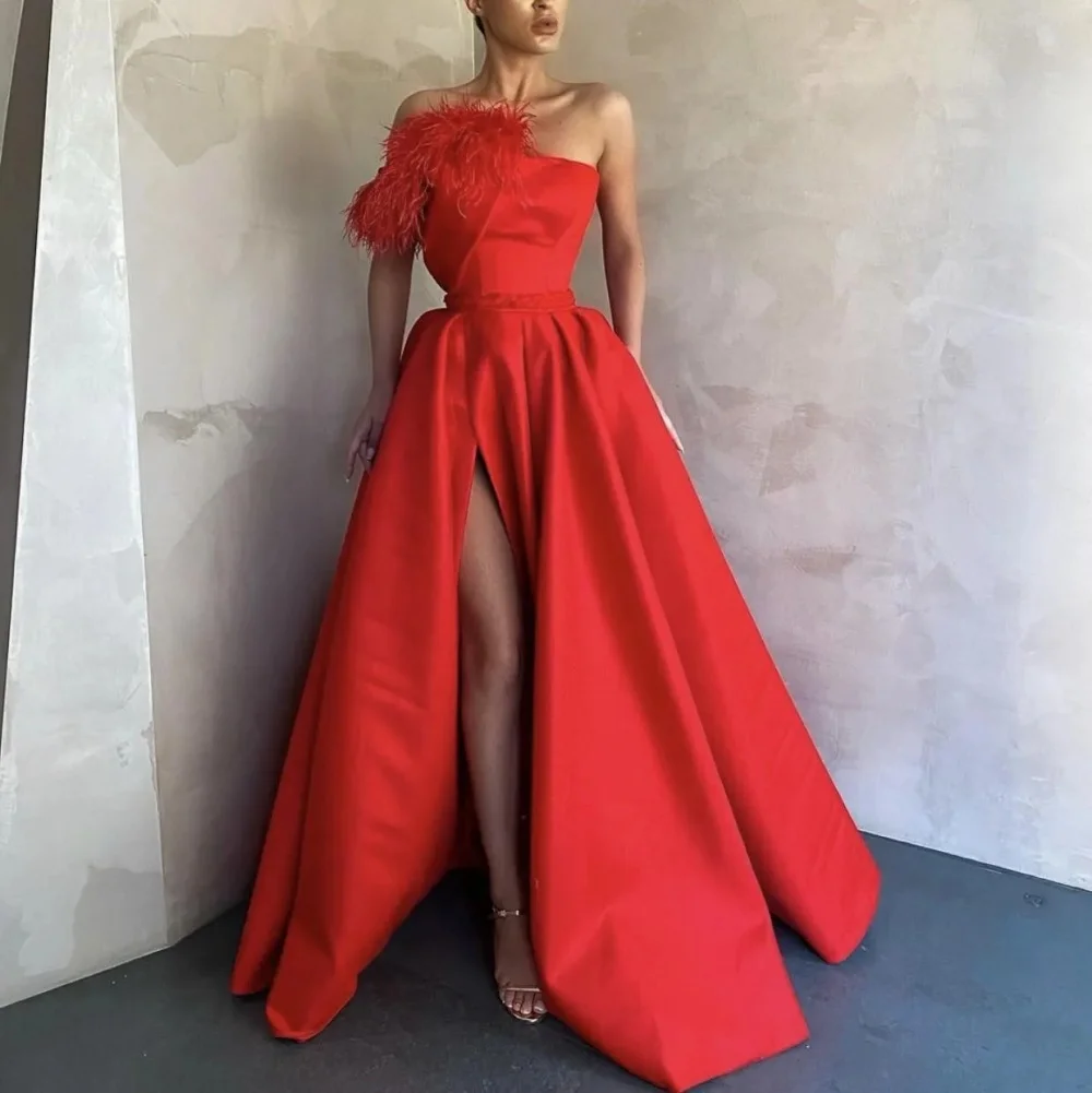 New Simple Red Evening Dress For Women Strapless Sleeveless Feather A-Line Floor-Length Satin Prom Dress Sexy Split Party Dresse
New Simple Red Evening Dress For Women Strapless Sleeveless Feather A-Line Floor-Length Satin Prom Dress Sexy Split Party Dresse