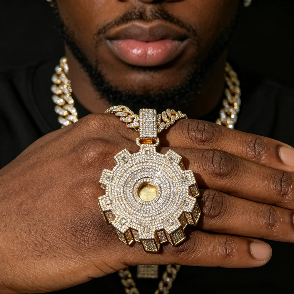 Gear Shaped Pendant Hip-hop Necklace Accessory Rapper Jewelry Street Party Music Festival Fine Jewelry Gifts for Men Boy Friends
Gear Shaped Pendant Hip-hop Necklace Accessory Rapper Jewelry Street Party Music Festival Fine Jewelry Gifts for Men Boy Friends