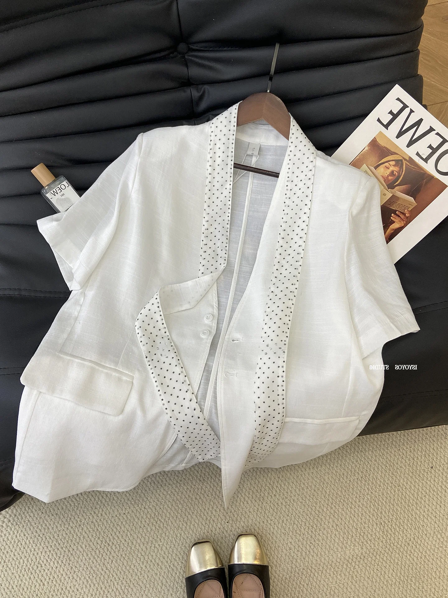 White V-Neck Polka Dot Tie Short Sleeve Women's Suit Jacket Loose Casual Thin Korean Style Spring 2026 New Fashion
White V-Neck Polka Dot Tie Short Sleeve Women's Suit Jacket Loose Casual Thin Korean Style Spring 2026 New Fashion