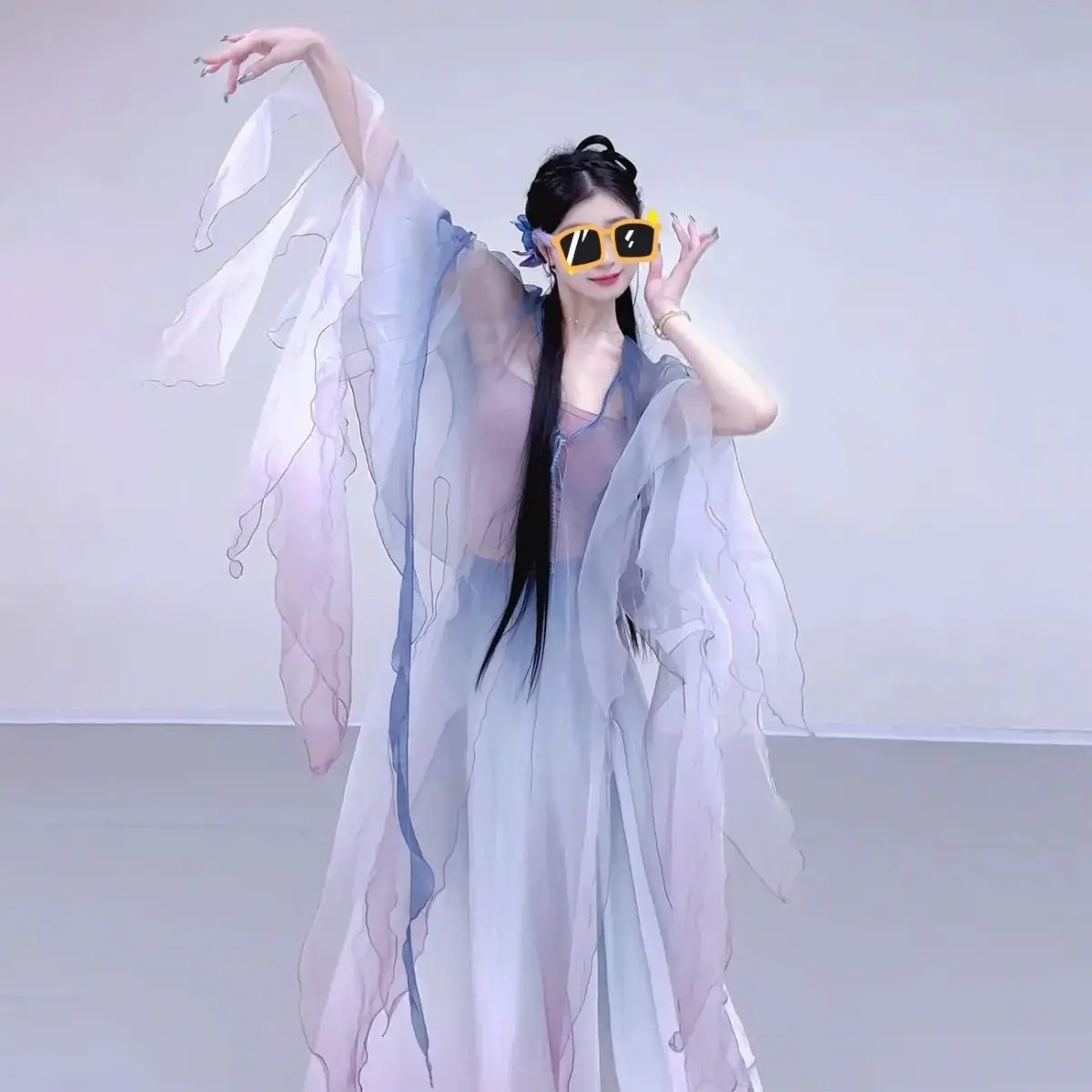Fairy Dance Top - Distressed Sleeve Sheer Blouse, Chinese Classical Style for Daily Wear & Performance Classical Dance Costume
Fairy Dance Top - Distressed Sleeve Sheer Blouse, Chinese Classical Style for Daily Wear & Performance Classical Dance Costume