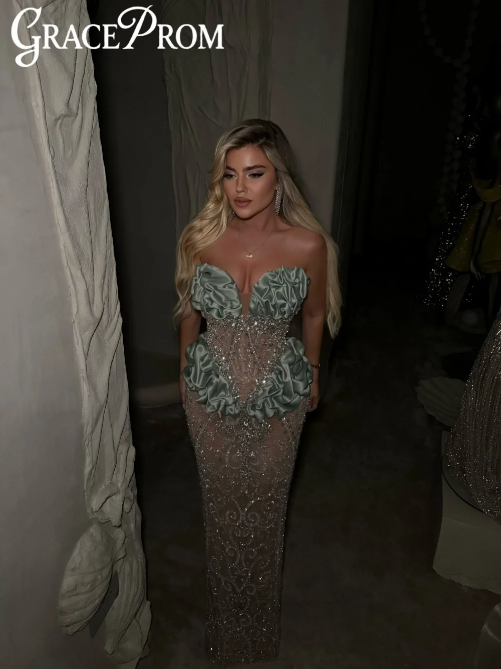 Ruffled Sparkling Crystal Evening Dress Gorgeous Illusion Straight Long Wedding Party Gown CustomizedBanquet Gowns
Ruffled Sparkling Crystal Evening Dress Gorgeous Illusion Straight Long Wedding Party Gown CustomizedBanquet Gowns