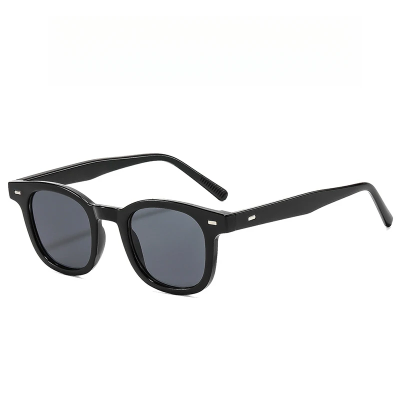 Korean version of the new fashion decorative sunglasses for men and women daily travel shopping glasses
Korean version of the new fashion decorative sunglasses for men and women daily travel shopping glasses