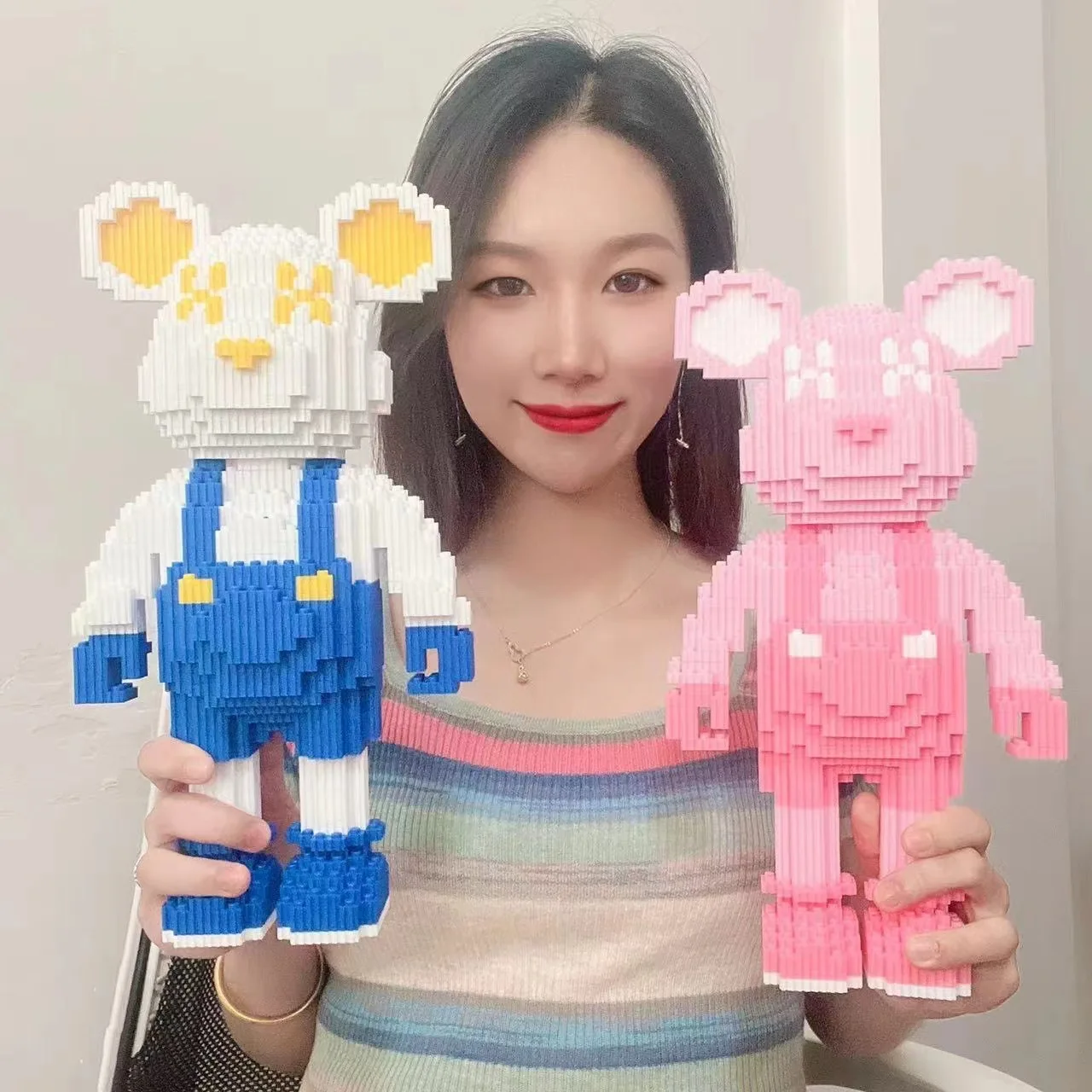 DIY Kids Toys Cartoon Mini Love Violent Bear Bearbrick Model with Building Block Micro Bricks Christmas Birthday Gift
DIY Kids Toys Cartoon Mini Love Violent Bear Bearbrick Model with Building Block Micro Bricks Christmas Birthday Gift