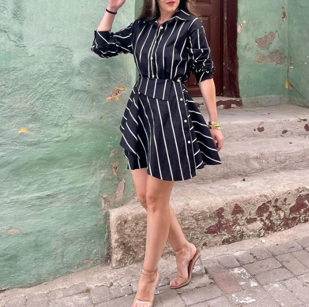 Women's Elegant Dress 2024 Spring Fashion Design Classic Black White Striped Print Long Sleeved Cardigan High Waited Short Skirt
Women's Elegant Dress 2024 Spring Fashion Design Classic Black White Striped Print Long Sleeved Cardigan High Waited Short Skirt