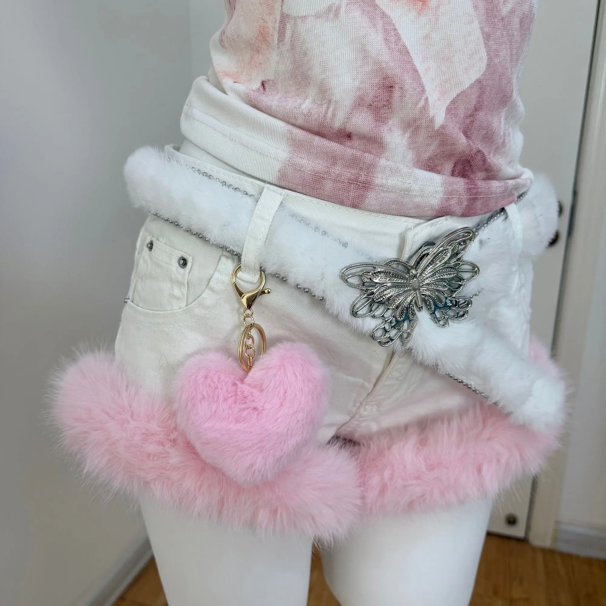 Japan Gouache Plus Size American High Street Design Furry Splicing Dopamine Y2k Low Waist Slimming Hot Pants
Japan Gouache Plus Size American High Street Design Furry Splicing Dopamine Y2k Low Waist Slimming Hot Pants