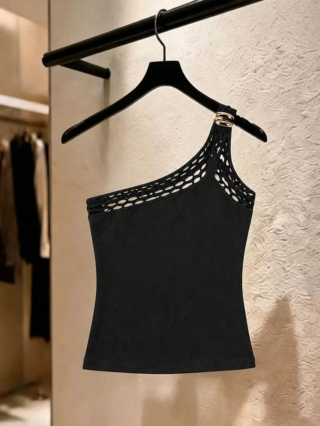 Elegant Black Off-Shoulder Top Slim Fit Korean Style Sleeveless Fashionable White-Lightening Summer 2026 Silk Women's Shirt
Elegant Black Off-Shoulder Top Slim Fit Korean Style Sleeveless Fashionable White-Lightening Summer 2026 Silk Women's Shirt