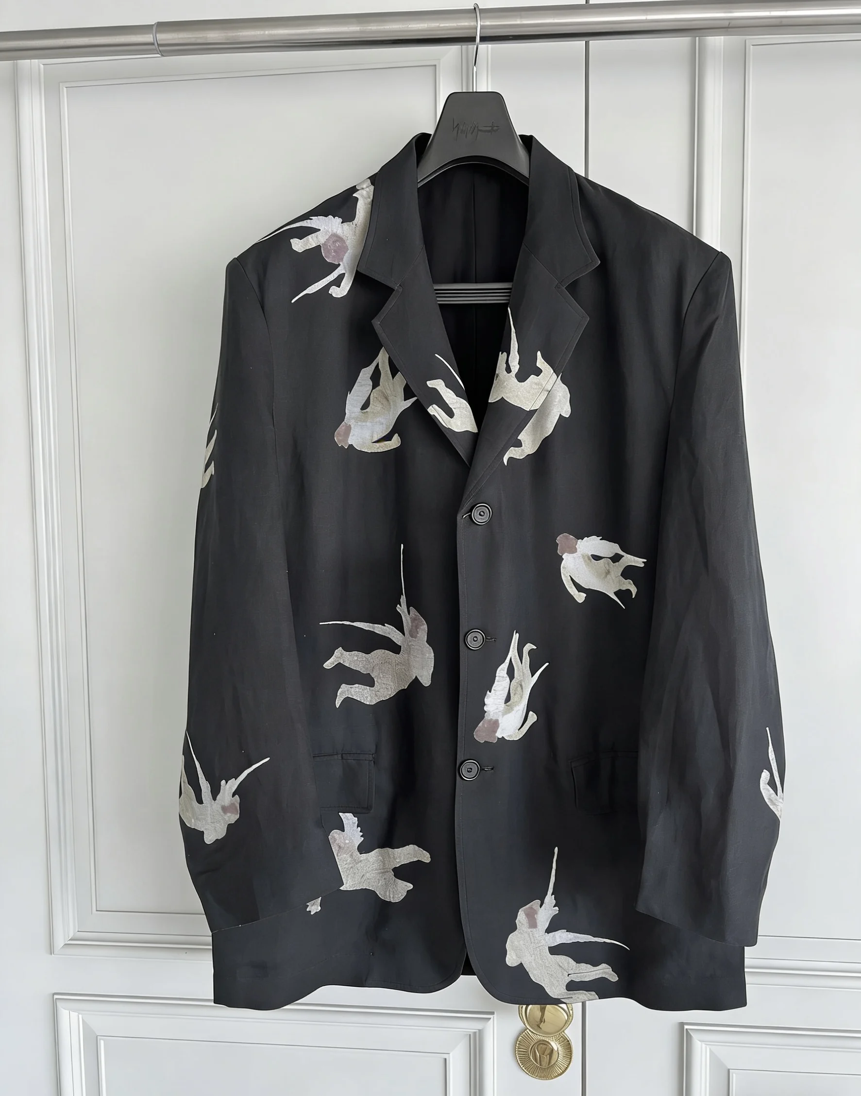 TOP-YAMAMOTO original design linen blend design Angel pattern West collar coat long-sleeved print
TOP-YAMAMOTO original design linen blend design Angel pattern West collar coat long-sleeved print