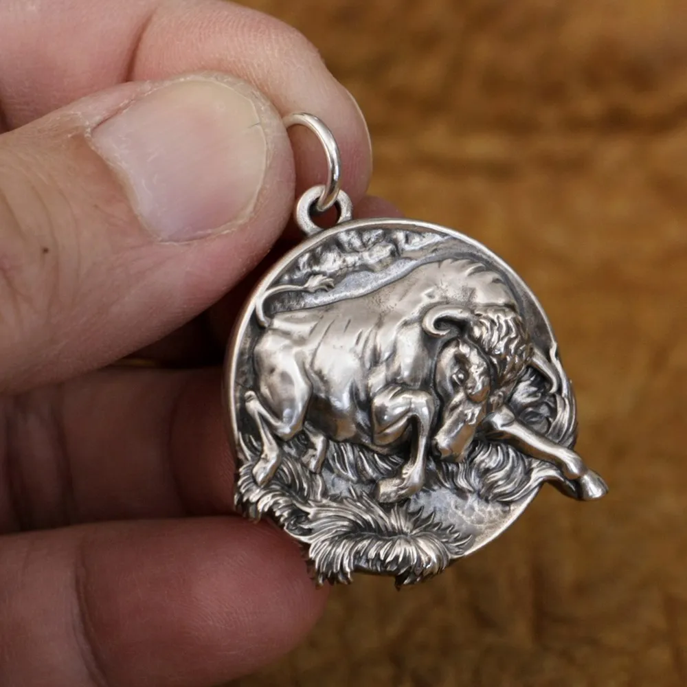 925 Sterling Silver Embossed Bull Pendant Biker Punk Jewelry TA339
925 Sterling Silver Embossed Bull Pendant Biker Punk Jewelry TA339
