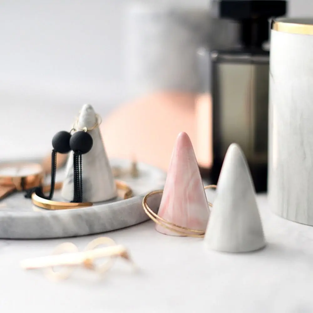 Photography Props Girl Gift Niche Design Fashion Ring Display Stand Finger Ring Holder Ring Storage Rack Jewelry Display Stand
Photography Props Girl Gift Niche Design Fashion Ring Display Stand Finger Ring Holder Ring Storage Rack Jewelry Display Stand