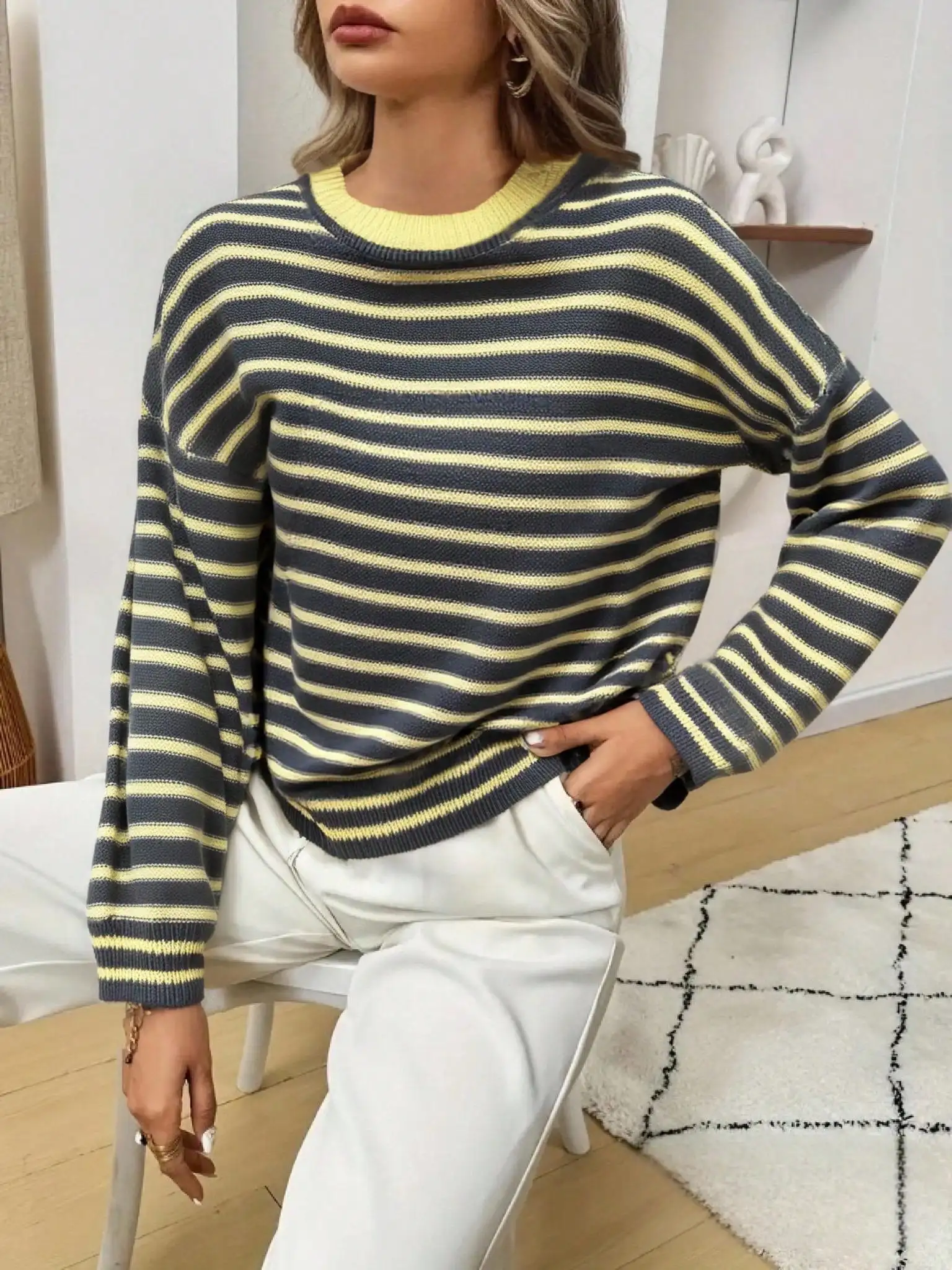 Plus Size Women's Casual Crew Neck Color Block Striped Knit Long Sleeve Sweater, Perfect for Spring & Fall
Plus Size Women's Casual Crew Neck Color Block Striped Knit Long Sleeve Sweater, Perfect for Spring & Fall