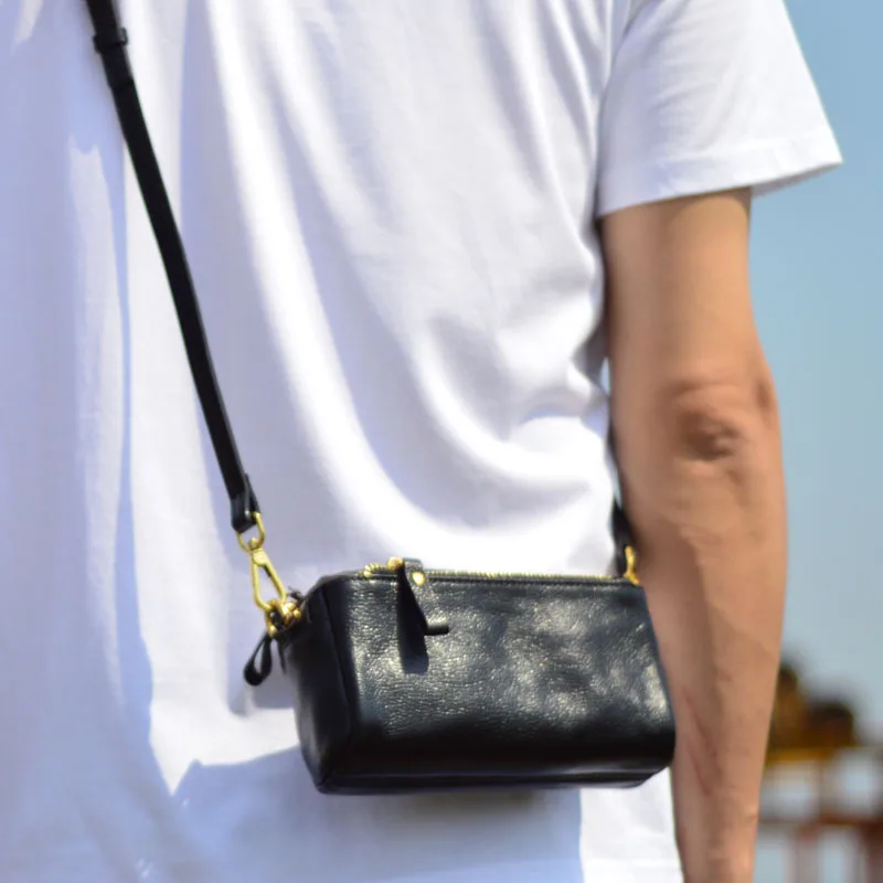 Retro Tanned Leather Men's Crossbody Phone Bag Soft Top Layer Cowhide Single Shoulder Artistic Vintage Style Small Square Bag
Retro Tanned Leather Men's Crossbody Phone Bag Soft Top Layer Cowhide Single Shoulder Artistic Vintage Style Small Square Bag