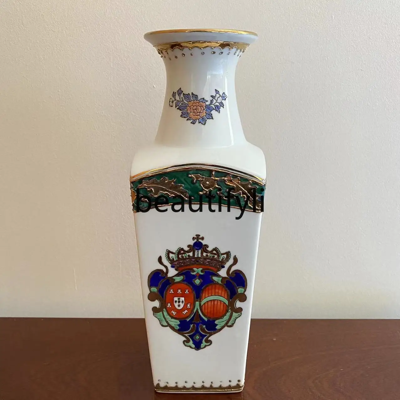 Hand-painted Enamel Round Mouth Square Vase Gold-trimmed Floral Vintage Porcelain Vase Decorative Porcelain
Hand-painted Enamel Round Mouth Square Vase Gold-trimmed Floral Vintage Porcelain Vase Decorative Porcelain