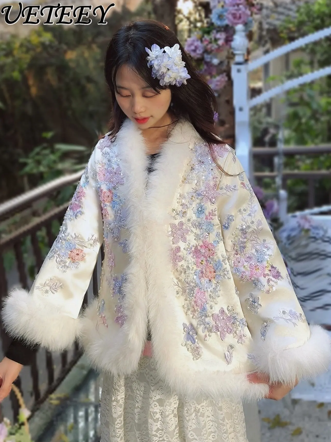 Элитная новая куртка-пальто в китайском национальном стиле из искусственного лисьего меха с тяжелой вышивкой бисером и 3D-цветами из хлопка
Элитная новая куртка-пальто в китайском национальном стиле из искусственного лисьего меха с тяжелой вышивкой бисером и 3D-цветами из хлопка