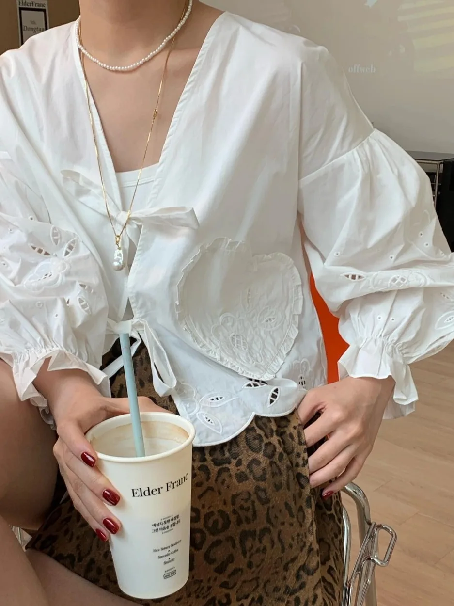 Korean Sle Women's Leopard Print irt And orts Set with Embroidered Heart ket V-Ne Tie Long Sve Loose Fit
Korean Sle Women's Leopard Print irt And orts Set with Embroidered Heart ket V-Ne Tie Long Sve Loose Fit