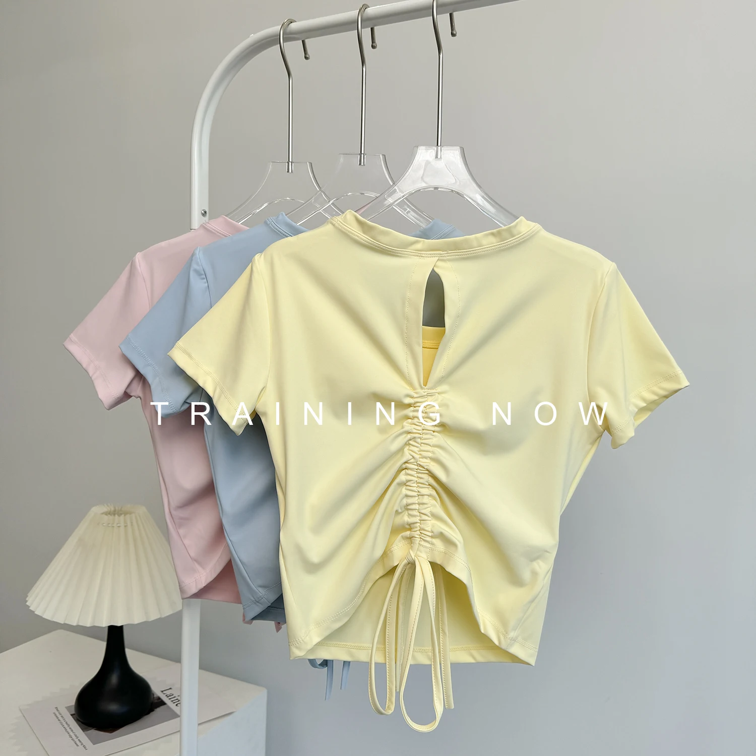 Yoga wear with chest pad short-sleeved women's summer quick-drying breathable high-end slimming sports T-shirt Pilates fitness
Yoga wear with chest pad short-sleeved women's summer quick-drying breathable high-end slimming sports T-shirt Pilates fitness