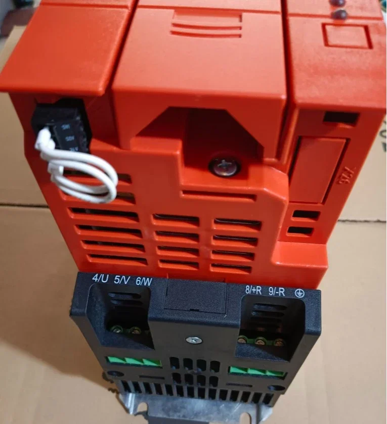 Инвертор MDX61B0040-5A3-4-00/0T, оригинальный и подлинный, совершенно новый
Инвертор MDX61B0040-5A3-4-00/0T, оригинальный и подлинный, совершенно новый