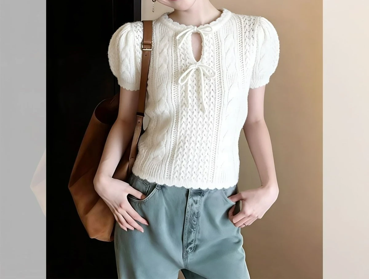 Bow Lace-up Hollow Knitted Short-sleeved T-shirt Women's 2026 Summer Gentle Wind Top
Bow Lace-up Hollow Knitted Short-sleeved T-shirt Women's 2026 Summer Gentle Wind Top