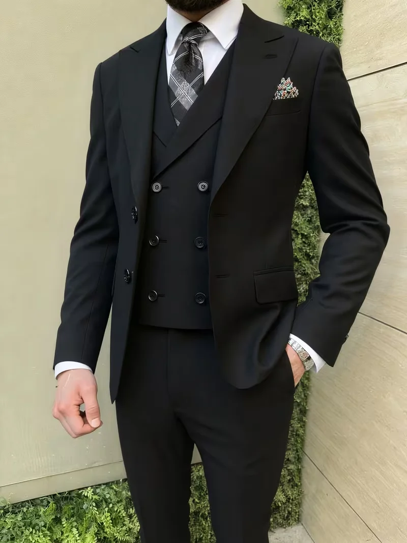 Men's Black 3-Piece Slim Fit Suit with Free Pocket Square Peak Lapel Blazer Vest Pants for Business Wedding Formal Events
Men's Black 3-Piece Slim Fit Suit with Free Pocket Square Peak Lapel Blazer Vest Pants for Business Wedding Formal Events