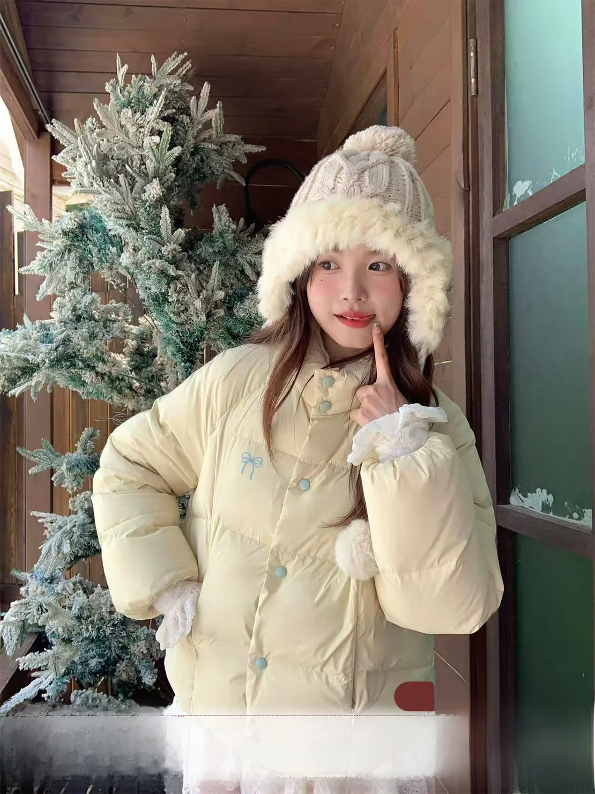 Женская легкая зимняя куртка Mucha White Du с узором «узел», прямого кроя, 90% пуха
Женская легкая зимняя куртка Mucha White Du с узором «узел», прямого кроя, 90% пуха