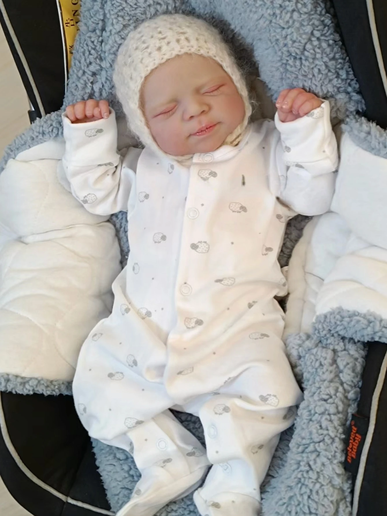18 Inch Pascale Bebe Reborn Doll 3D Painted Hair Bebe Newborn Boy Or Girl With Similar Clothes
18 Inch Pascale Bebe Reborn Doll 3D Painted Hair Bebe Newborn Boy Or Girl With Similar Clothes