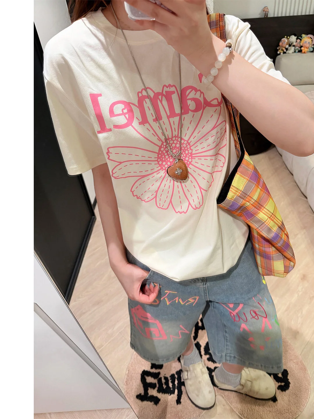 High Waist Wide Leg Jeans Women's Graffiti Short Pants Summer New Style Pear Shape Body Fit Skinny Version plus Size Shorts
High Waist Wide Leg Jeans Women's Graffiti Short Pants Summer New Style Pear Shape Body Fit Skinny Version plus Size Shorts