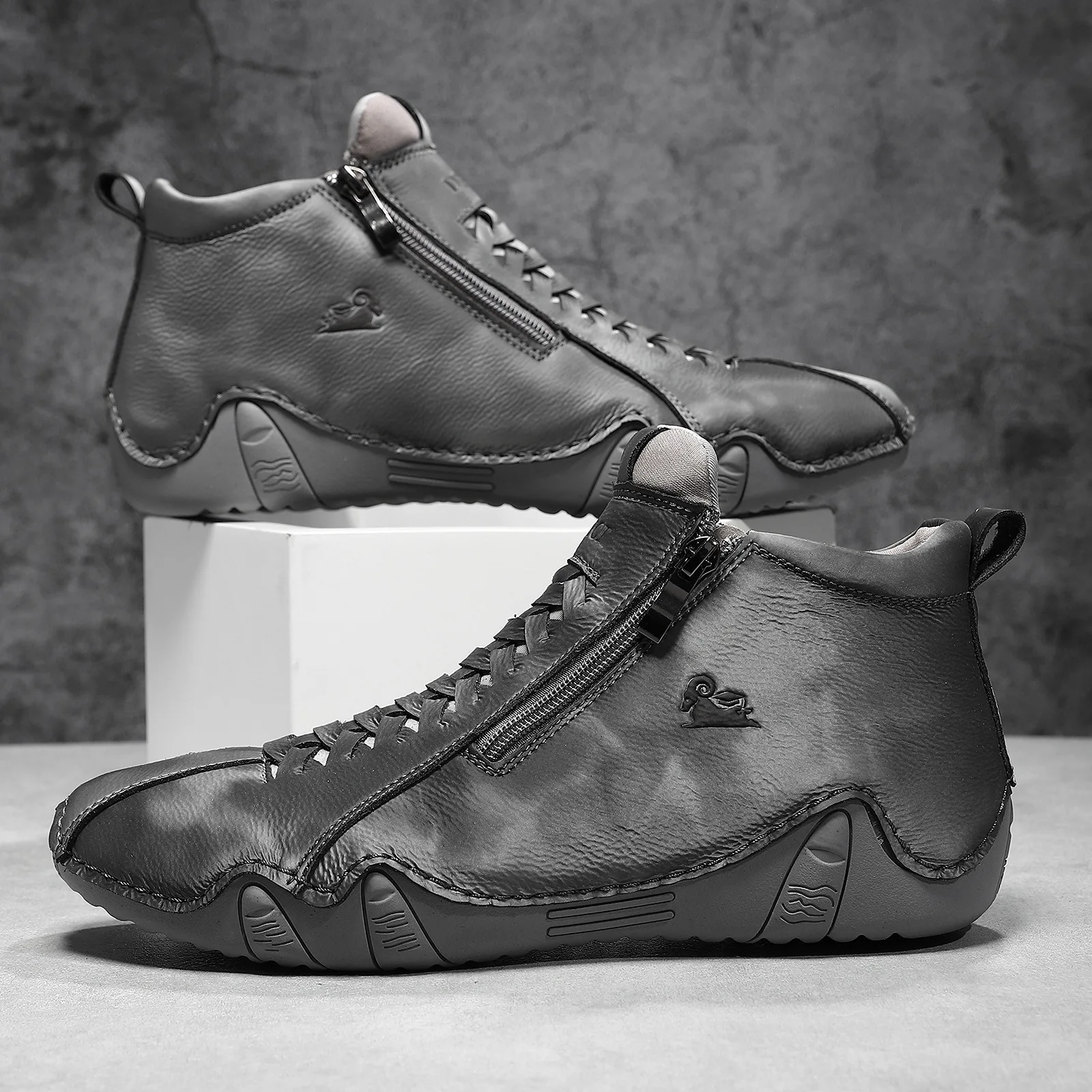 Мужская обувь Повседневная обувь большого размера Короткие ботинки с высоким берцем на боковой молнии Мужские ботинки Весенние подходят для спортивной повседневной обуви на открытом воздухе
Мужская обувь Повседневная обувь большого размера Короткие ботинки с высоким берцем на боковой молнии Мужские ботинки Весенние подходят для спортивной повседневной обуви на открытом воздухе