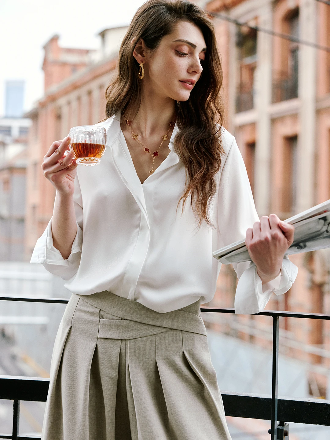 Luna7xi Satin Loose Long Sleeve Collared Shirt Women's Simple Stylish Slimming Versatile Commute Top Skin-friendly Breathable
Luna7xi Satin Loose Long Sleeve Collared Shirt Women's Simple Stylish Slimming Versatile Commute Top Skin-friendly Breathable