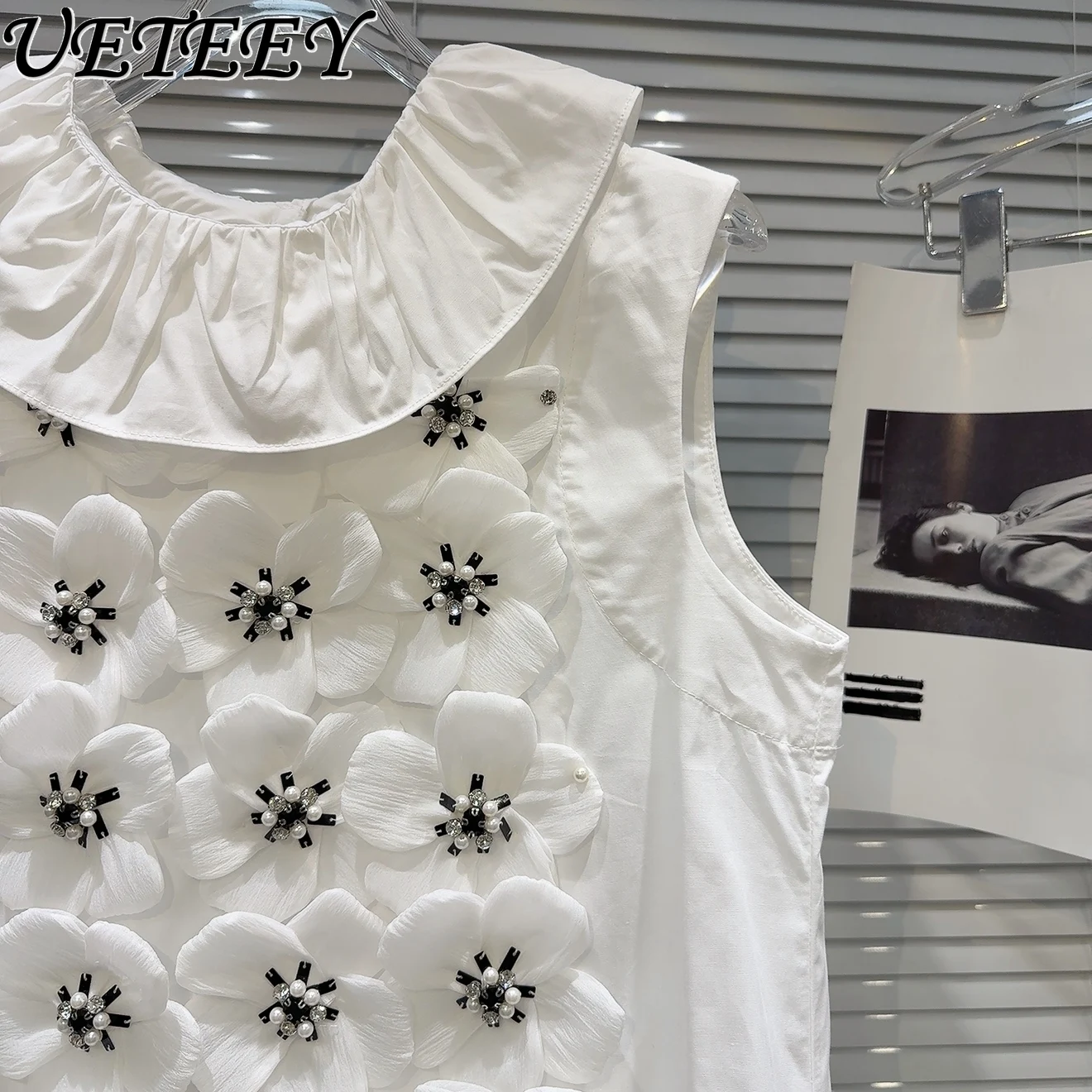 2025 Summer New Niche Pearl Three-dimensional Flower Doll Collar White Shirt Vest Female Cute Sweet Flower Sleeveless Vest Tops
2025 Summer New Niche Pearl Three-dimensional Flower Doll Collar White Shirt Vest Female Cute Sweet Flower Sleeveless Vest Tops