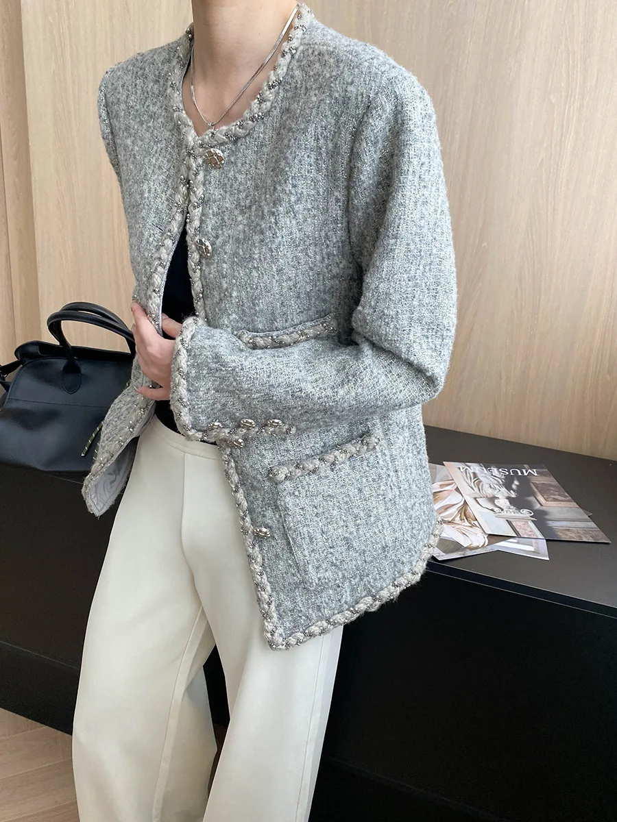 Early autumn new French style light luxury high-end wool coarse floral woolen coat with a small fragrant style silhouette 
Early autumn new French style light luxury high-end wool coarse floral woolen coat with a small fragrant style silhouette