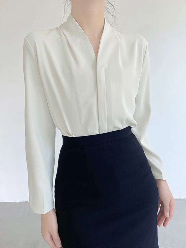 White Chiffon V-neck Shirt Women's Spring Autumn Design Unique Professional Workwear Style Top Korean Version Straight Cut
White Chiffon V-neck Shirt Women's Spring Autumn Design Unique Professional Workwear Style Top Korean Version Straight Cut