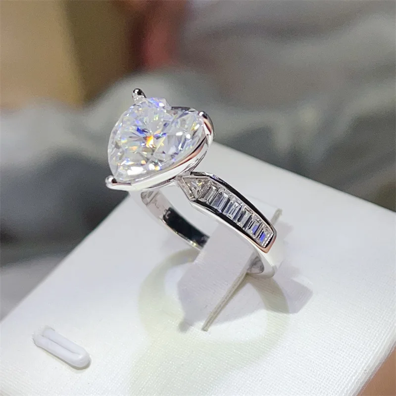 Retro Elegant 5 Carat Heart Shape Moissanite Ring PT950 Platinum Women's Vintage Fashion Jewelry for Mature Ladies
Retro Elegant 5 Carat Heart Shape Moissanite Ring PT950 Platinum Women's Vintage Fashion Jewelry for Mature Ladies