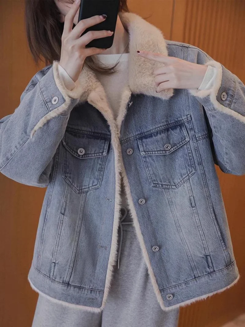 Женская толстая плюшевая джинсовая куртка в корейском стиле, пальто с имитацией кролика на флисовой подкладке, теплая свободная повседневная зимняя верхняя одежда в стиле ретро W2
Женская толстая плюшевая джинсовая куртка в корейском стиле, пальто с имитацией кролика на флисовой подкладке, теплая свободная повседневная зимняя верхняя одежда в стиле ретро W2