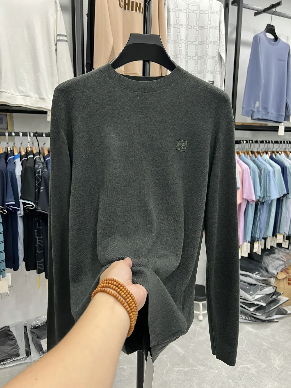 Мужской вязаный свитер с длинным рукавом и круглым вырезом из смесовой ткани с шелком, теплый, повседневный, прямого кроя, мягкий на ощупь, осень-зима
Мужской вязаный свитер с длинным рукавом и круглым вырезом из смесовой ткани с шелком, теплый, повседневный, прямого кроя, мягкий на ощупь, осень-зима