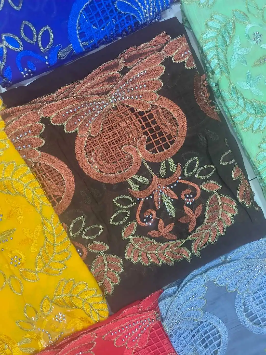 African Muslim Cotton Shawl Floral Pattern Breathable Embroidery Hijab Scarf Indian Ethnic Style for Women Daily Wear
African Muslim Cotton Shawl Floral Pattern Breathable Embroidery Hijab Scarf Indian Ethnic Style for Women Daily Wear