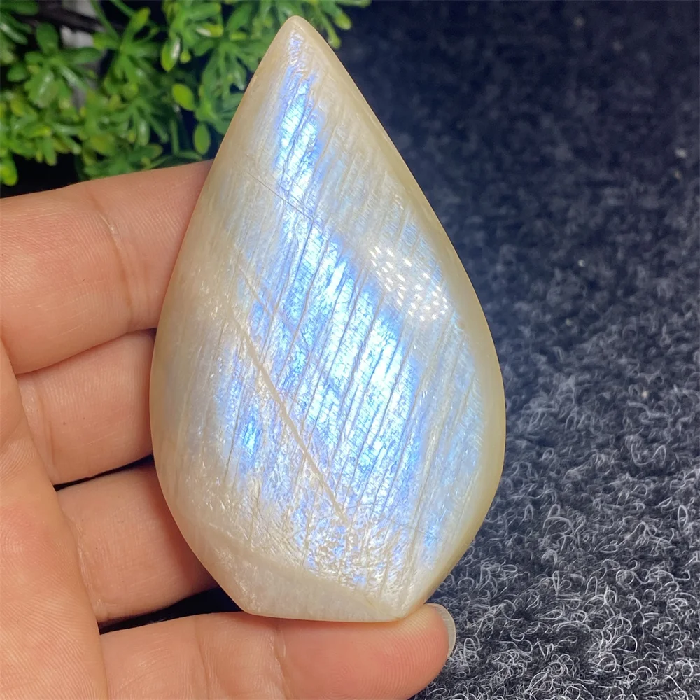 Natural Blue Moonstone Crystal Ornaments Hand Polished Flash Flame Shape Feng Shui Home Decoration
Natural Blue Moonstone Crystal Ornaments Hand Polished Flash Flame Shape Feng Shui Home Decoration