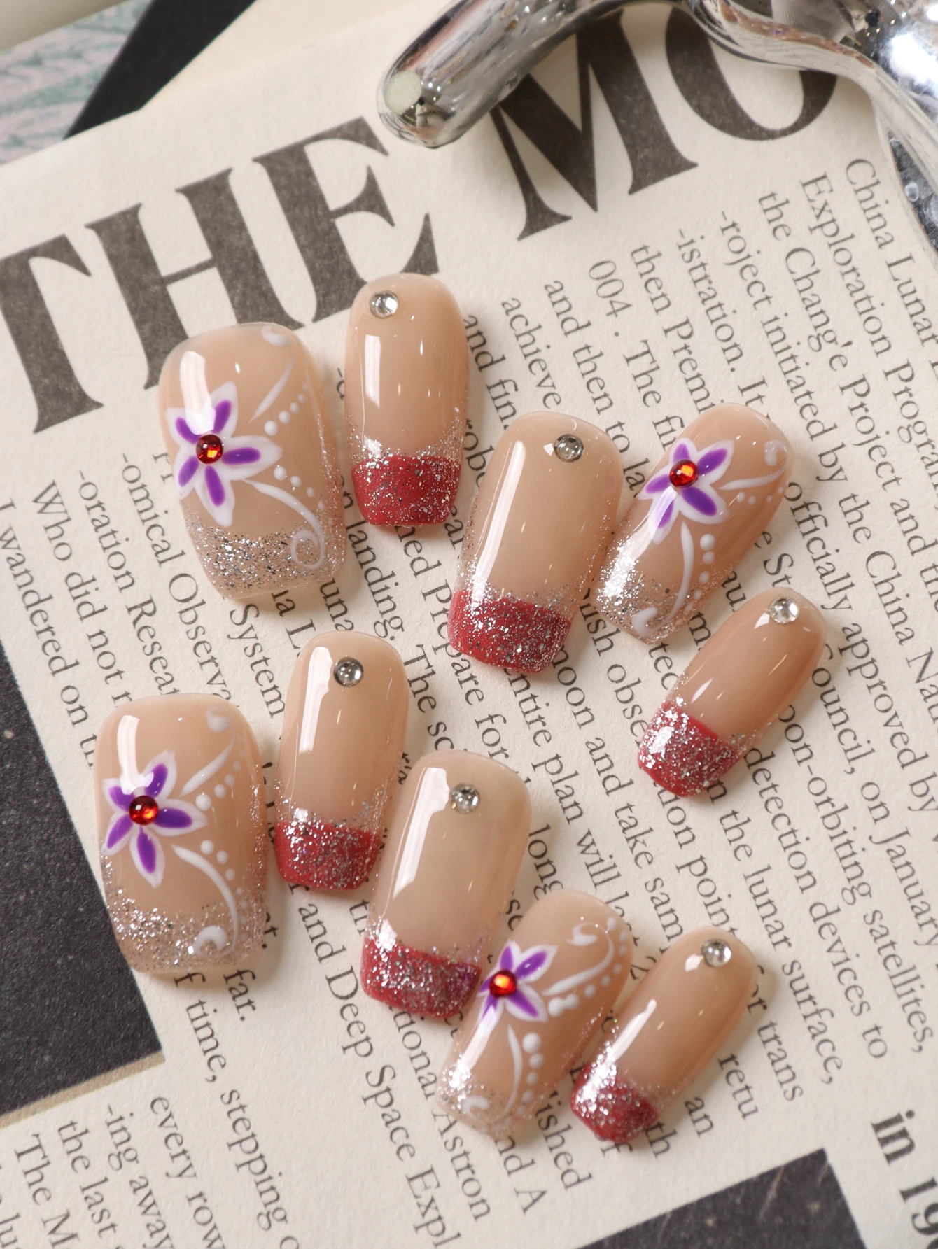 10 шт. акриловых накладных ногтей с красными и фиолетовыми цветами, цвета кожи, в комплекте 1 лист клейких полосок и 1 мини-пилочка
10 шт. акриловых накладных ногтей с красными и фиолетовыми цветами, цвета кожи, в комплекте 1 лист клейких полосок и 1 мини-пилочка